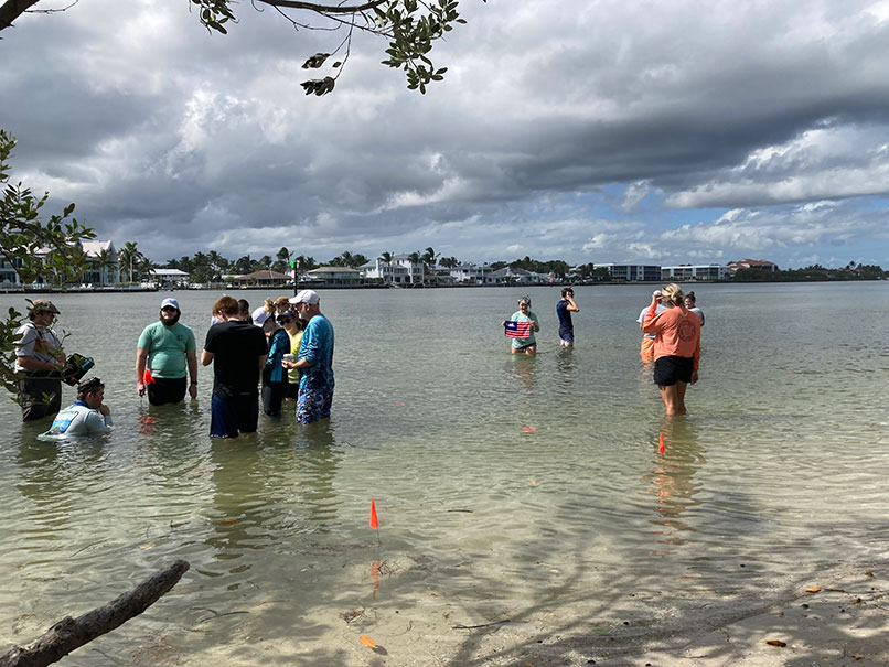 Honors College students censusing seagrass in Jupiter Sound, FL.